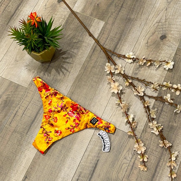 JOLYN Swim Bottom //RARE// - Picture 2 of 6